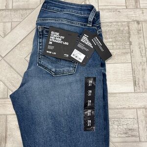 Silver Elyse. Brand new  28/31. Curvy fit. Mid rise.  Straight leg